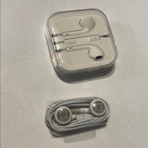 Apple White Earbud Headphones Two Sets